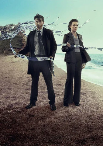 Убийство на пляже - постер сериала